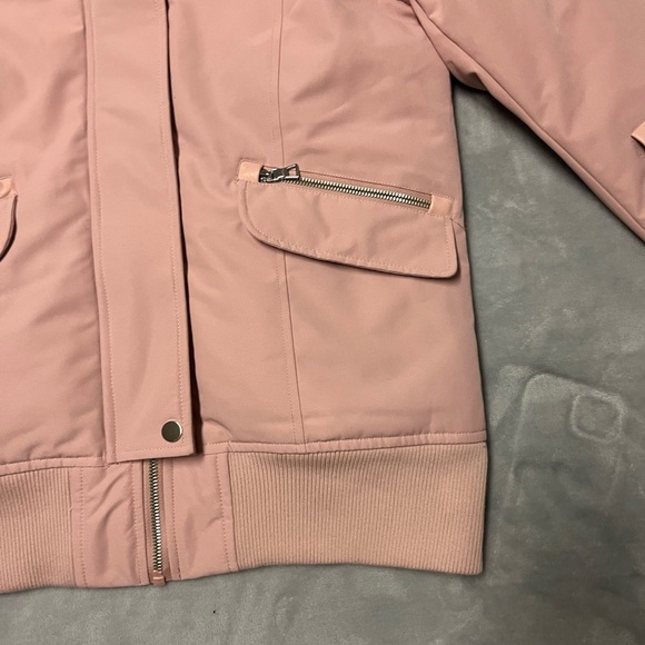 🇨🇦 Pink Women’s Jacket with Faux Fur Hood - Picture 3 of 15